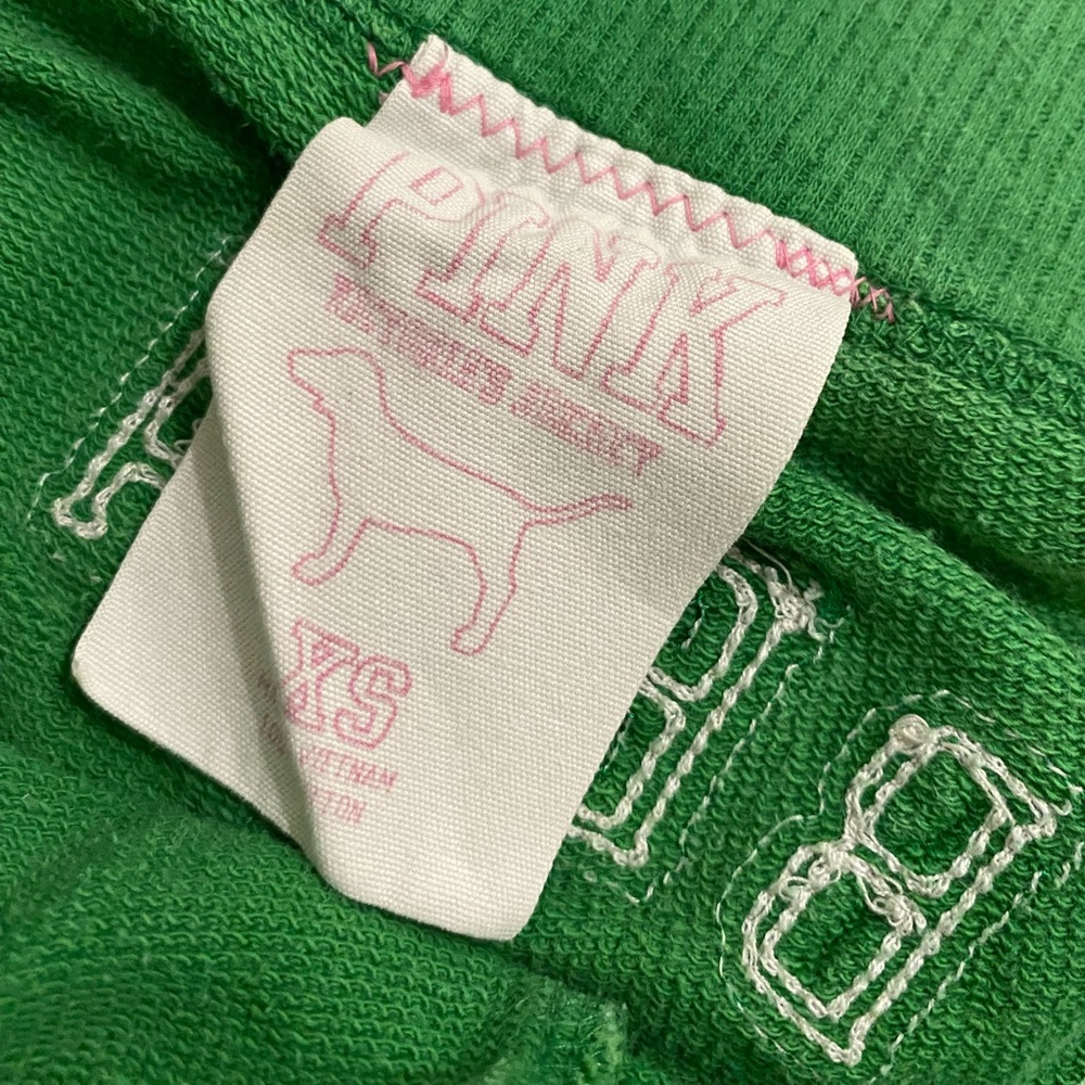 Y2K vibes with these Phi Beta Pink VS Capri sweat pants - Picture 4 of 4